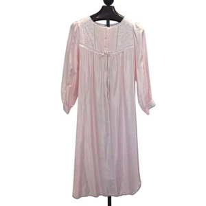 Barbizon Vintage Nachthemd und Morgenmantel Set hellrosa Satin zierlich Spitzenborte klein - Bild 1 von 7