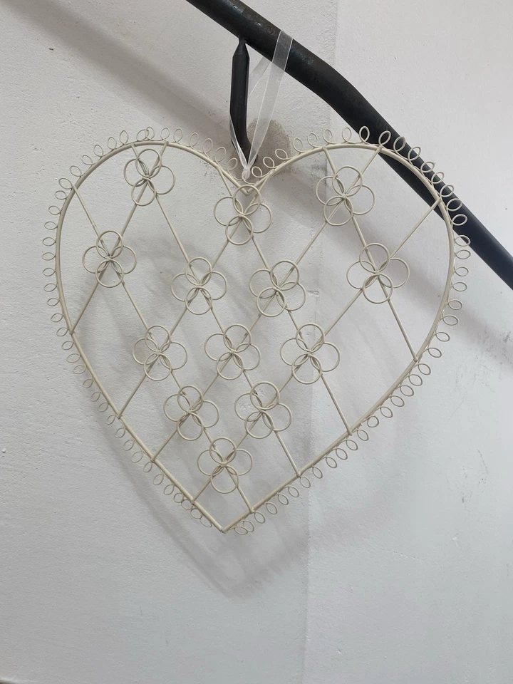 Metall Deko Pinnwand Memoboard Herz Hochzeit Shabby Impressionen Karten Fotos - Bild 1 von 4