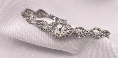 Reloj Pulsera EDOX Años 50 Marcasita Incrustado Damas Cuerda Manual Cóctel Estuche Ovalado Foto 1 de 4