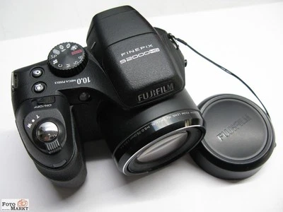 Fuji Fujifilm Digitalkamera Finepix S2000HD 15x Zoom-Objektiv SDHC-Slot (4GB) - Bild 1 von 4