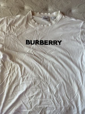 Camiseta blanca con estampado de logotipo de Burberry XXS Hecha en China Camiseta clásica para hombre usada Foto 1 de 4