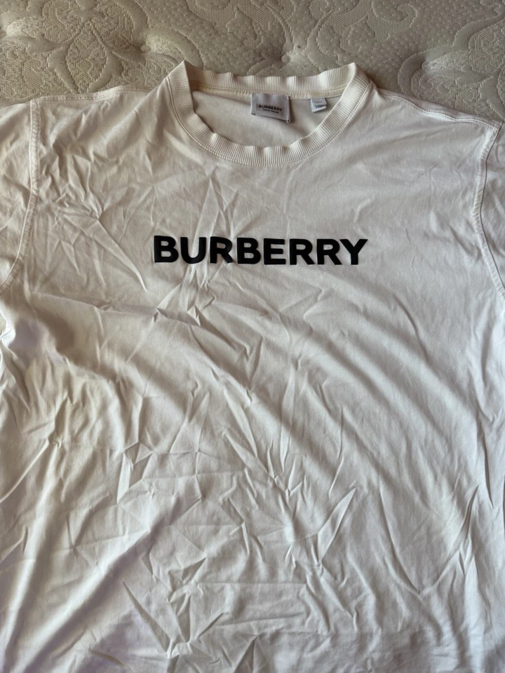 Camiseta blanca con estampado de logotipo de Burberry XXS Hecha en China Camiseta clásica para hombre usada Foto 1 de 4