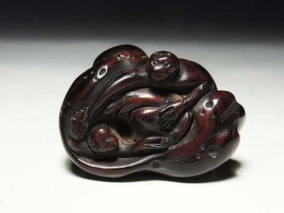 Ancien netsuke japonais deux singes sur bois de roche Edo (1603-1868) du Japon - Photo 1/4