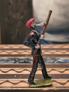 Toy Lead Soldier Playing Oboe - Picture 1 of 5