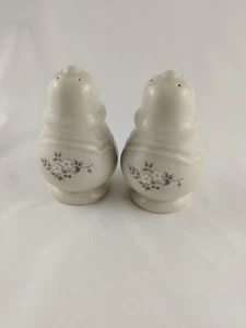 Pfaltzgraff Heirloom Stoneware Salt & Pepper Shakers - Picture 1 of 3
