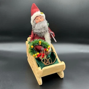 2012 Byers' Choice LTD. Woodland Santa in Carved Sleigh Christmas Tree & Wreath - Picture 1 of 14