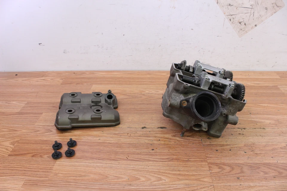 1997 SUZUKI TL1000S Cabeça de Cilindro Traseira com Válvulas e Cams - Imagem 1 de 4