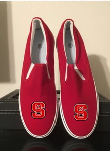 Zapatos informales del equipo de fútbol americano NC State Wolfpack para hombre talla 10 rojos cómodos sin cordones - Imagen 1 de 6