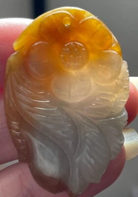 Colgante Natural A Jade Translúcido Rojo Blanco Flor Jade Jade Tallado a Mano Foto 1 de 4