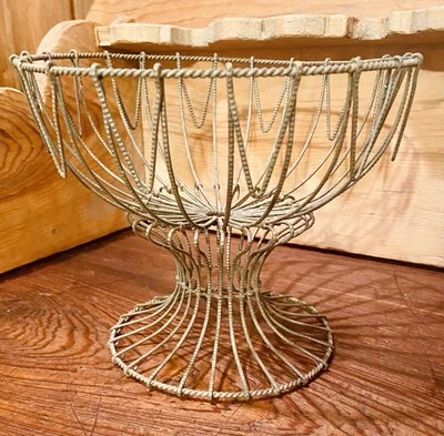 Antigua cesta de huevos con pedestal de alambre americano AAFA Foto 1 de 4