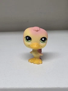 {Littlest Pet Shop} LPS #1002 PINK Duck Green Eye Cuddliest Collectible Pets - Picture 1 of 3