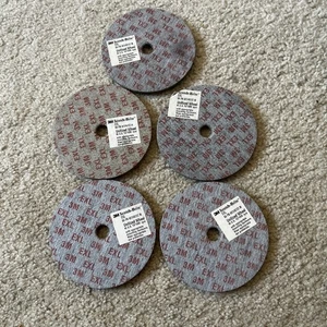 Quantità di 5 ruote unificate 3M Scotch-Brite 4” x 1/4” x 1/2” 6A FN Fine EXL - Foto 1 di 6