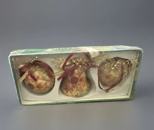 Vintage Set Of3 Decoupaged Ornaments Boxed. ( Bell Heart & Ball Shaped) - Picture 1 of 3
