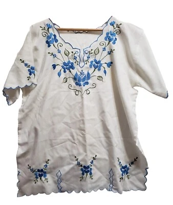 VTG White Scalloped Edge Tunic Unknown Size  Blue Floral Embroidery *Stains  Foto 1 de 4