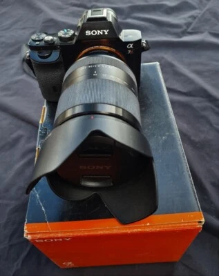 Corpo DSLR Sony Alpha A7R, cliques baixos, FE24-240mm, 50mm, acessórios - Imagem 1 de 4