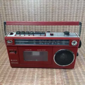 Radio casete retro Sanyo M1700Ah 3 bandas sistema reproductor de audio limitado JPN de colección - Imagen 1 de 14