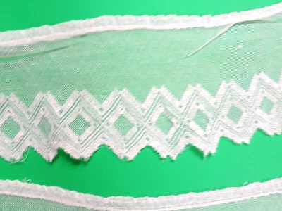 1930s Embroidered Art Deco Floral Edge Cream/Ivory Lace Trim 4.5" x 60" - Image 1 of 3