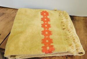 Vintage Fieldcrest USA bath towel Gold w/ Orange Flowers Hippie Era 45 x 25"