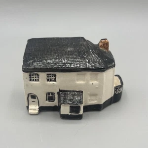 Sulleys Ceramics Wivenhoe Collection Ferry House Marjorie Barton Vintage Model - Picture 1 of 4