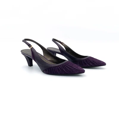 TAHARI | Mae 麂皮绒和皮革露背小猫高跟鞋黄昏紫色 — 第 1/4 张图片