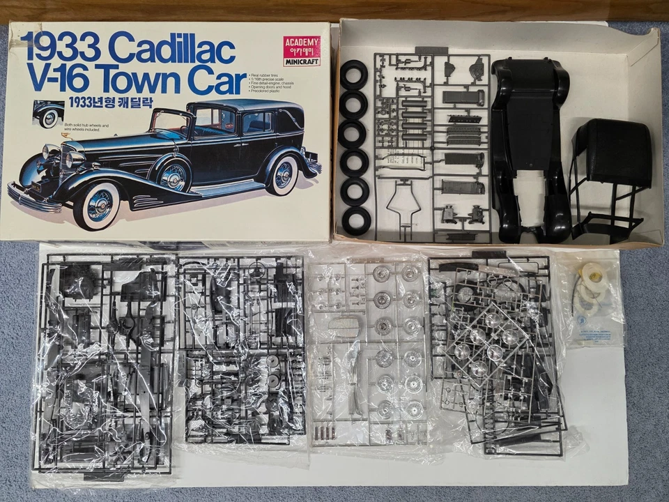ACADEMY MINICRAFT 1933 CADILLAC V-16 TOWN CAR 1/16 SR - Image 1 of 4