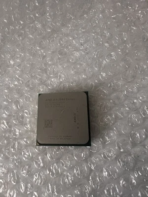 Processore CPU AMD A4-Series A4-3300 2.5GHZ/1M (AD3300JZ22HX) Socket FM1 2010 - Immagine 1 di 3