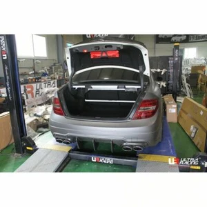 Barra Ultra Racing para Mercedes Benz C63 2008-2014 AMG/W204 C250/350 soporte trasero - Imagen 1 de 9