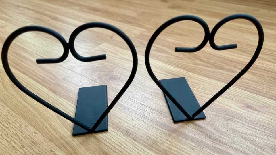 Juego vintage de extremos de libro decorativos de corazón de hierro negro Foto 1 de 4