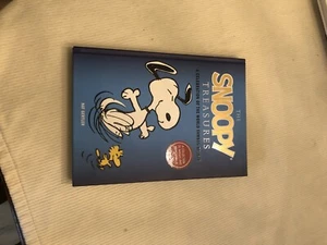 The Snoopy Treasures : An Illustrated Celebration of the World Famous Beagle - Picture 1 of 3