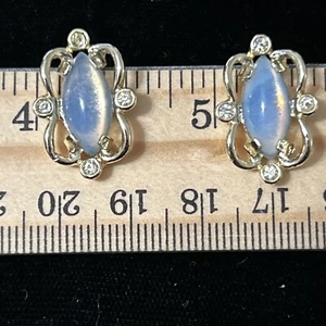Pendientes vintage con clip de cristal de perla sintética en tono dorado Sarah Coventry - Imagen 1 de 4