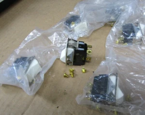 ✌️5) NEU EATON WEISS WIPPSCHALTER 8054K45X1M 6 AMP 120V 4 POLIG SCHRAUBEN 5 STÜCK - Bild 1 von 5