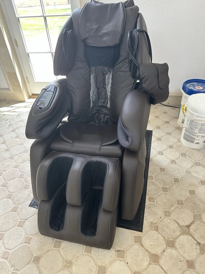 Osaka Massage Chair Model 7075R - Image 1 of 3