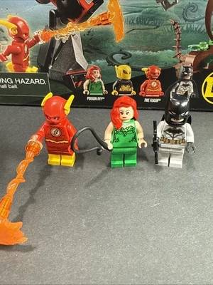 Lego The Flash 76117 Gold Outlines Minifigure + Poison Ivy And Batman - Image 1 of 4