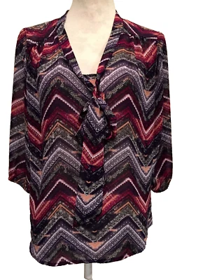 Blusa Xhilaration, túnica, manga mediana 3/4 corbata delantera semi transparente, dobladillo alto/bajo Foto 1 de 4