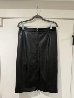 Saia Bar III feminina 12 preta couro sintético zíper frontal midi reta sirene de escritório - Imagem 1 de 4