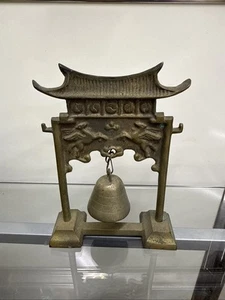 [VINTAGE BRASS ASIAN PAGODA GONG BELL WITH YIN YANG - Picture 1 of 6