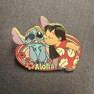Disney Store Lilo Kissing Stitch - Aloha - Pin - Picture 1 of 2