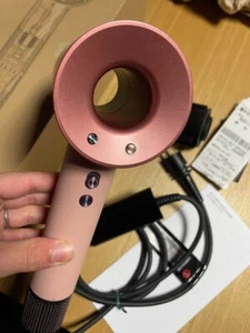 Dyson Supersonic HD08 Asciugacapelli Sakura Oro Rosa 100V Giappone Edizione Limitata - Foto 1 di 8