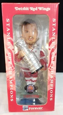 2002 FOREVER MEN OF THE ICE NICKLAS LIDSTROM 2002 STANLEY CUP BOBBLE HEAD  - Image 1 of 2