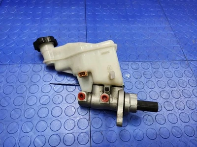 2014-2018 Kia Forte Brake Master Cylinder Assembly Genuine OEM 58510A7200 - Image 1 of 4