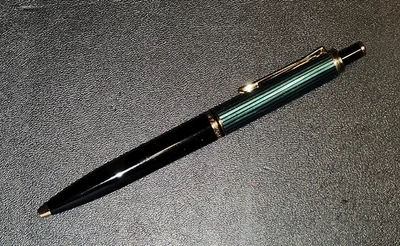 PELIKAN K400 Kugelschreiber, Schwarz/Grün gestreift, Neu - unbenutzt, - Bild 1 von 4