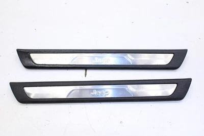 Jeep Grand Cherokee 2011-21 delantero izquierdo con alféizar derecho placa de patada panel de ajuste Foto 1 de 4