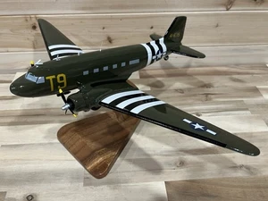 Handgefertigtes Mahagoni Holz C-47 Skytrain 18" Schreibtischplatte Modellflugzeug NEU beschädigt - Bild 1 von 15