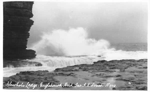 Postal Blowhole repisa en Eagle Hawk Neck Tasmania A.B. Serie 109 RPPC - Imagen 1 de 2