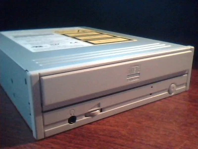 Unidad de CD regrabable RW7080A febrero 2000 Ricoh BBP7080A ATAPI Foto 1 de 4