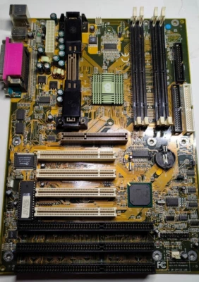 SLOT 1 ATX Chaintech 6BTM *SoftBIOS* Motherboard (440BX) + 128 MB & Bonus - Image 1 of 4