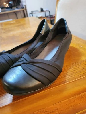 Plano cómodo de nailon negro y cuero sintético de YUU talla 11M. EXCELENTE ESTADO  Foto 1 de 4