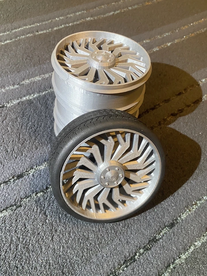 Llantas de coche de radiocontrol impresas en 3D 1:10 de 2,6" (hexágono de 12 mm) con tapacubos extraíble (JUEGO DE 4) Foto 1 de 4