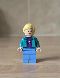 Lego Daily Bugle 76178 Gwen Stacy Minifigure - Picture 1 of 2
