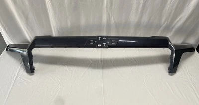 Bisel de rejilla superior delantero genuino GM 2023-2025 Chevrolet Colorado LT 84770665 Foto 1 de 4